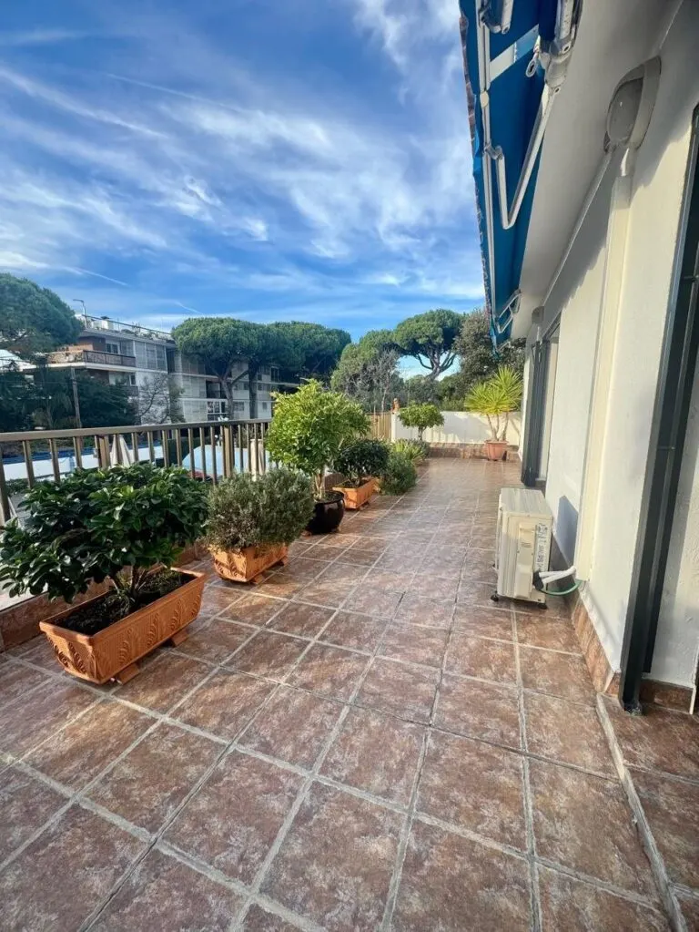 Restaurante con vivienda a 50 m de la playa de Castelldefels