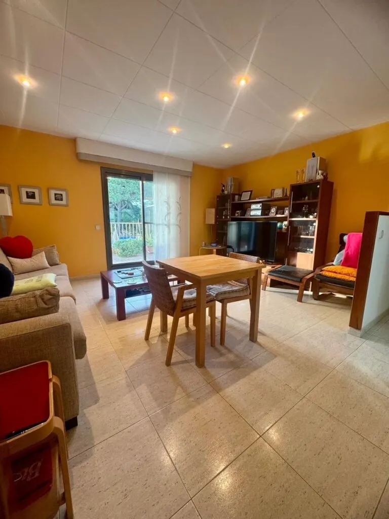 Restaurante con vivienda a 50 m de la playa de Castelldefels