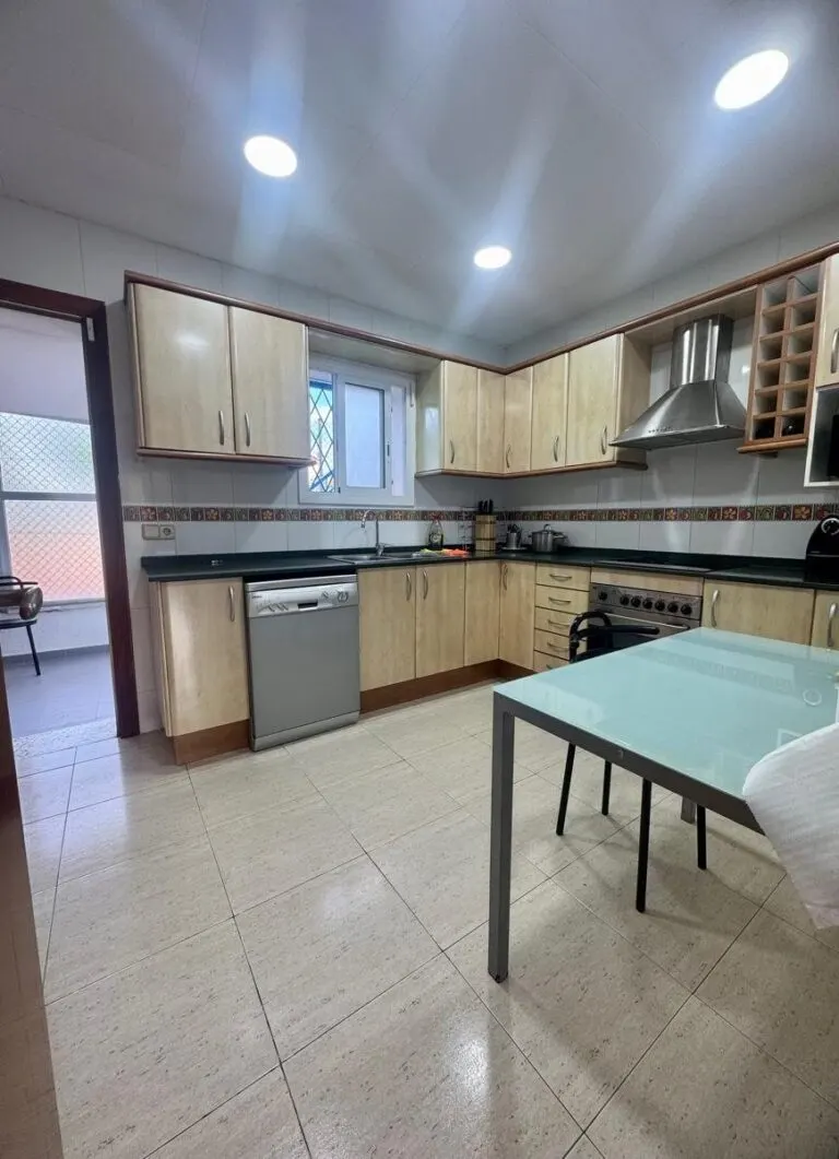 Restaurante con vivienda a 50 m de la playa de Castelldefels