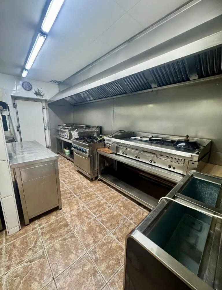 Restaurante con vivienda a 50 m de la playa de Castelldefels