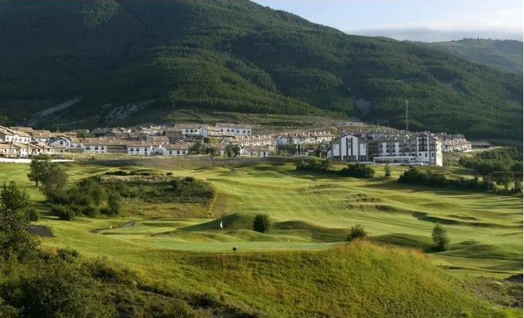 Campo de golf de 18 hoyos en Jaca (Huesca)
