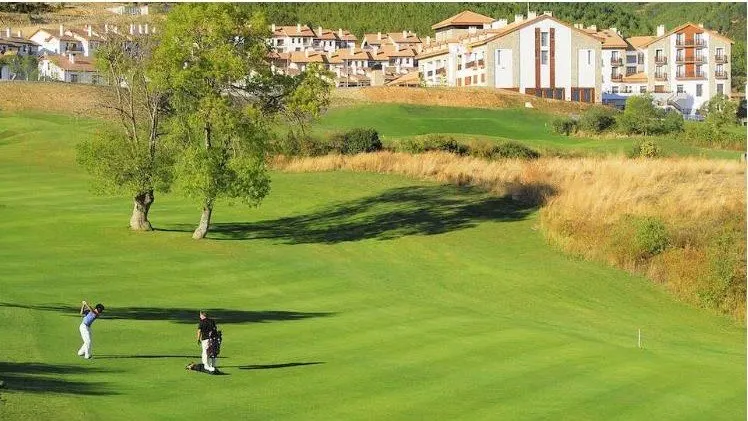 Campo de golf de 18 hoyos en Jaca (Huesca)