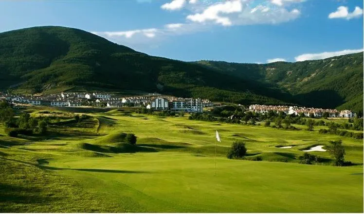 Campo de golf de 18 hoyos en Jaca (Huesca)