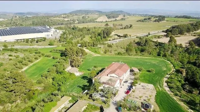 Masía de turismo rural con finca de 23 ha en el Penedès